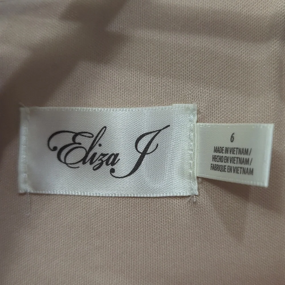 Like New Beautiful Eliza J Lace Stunning Dress
